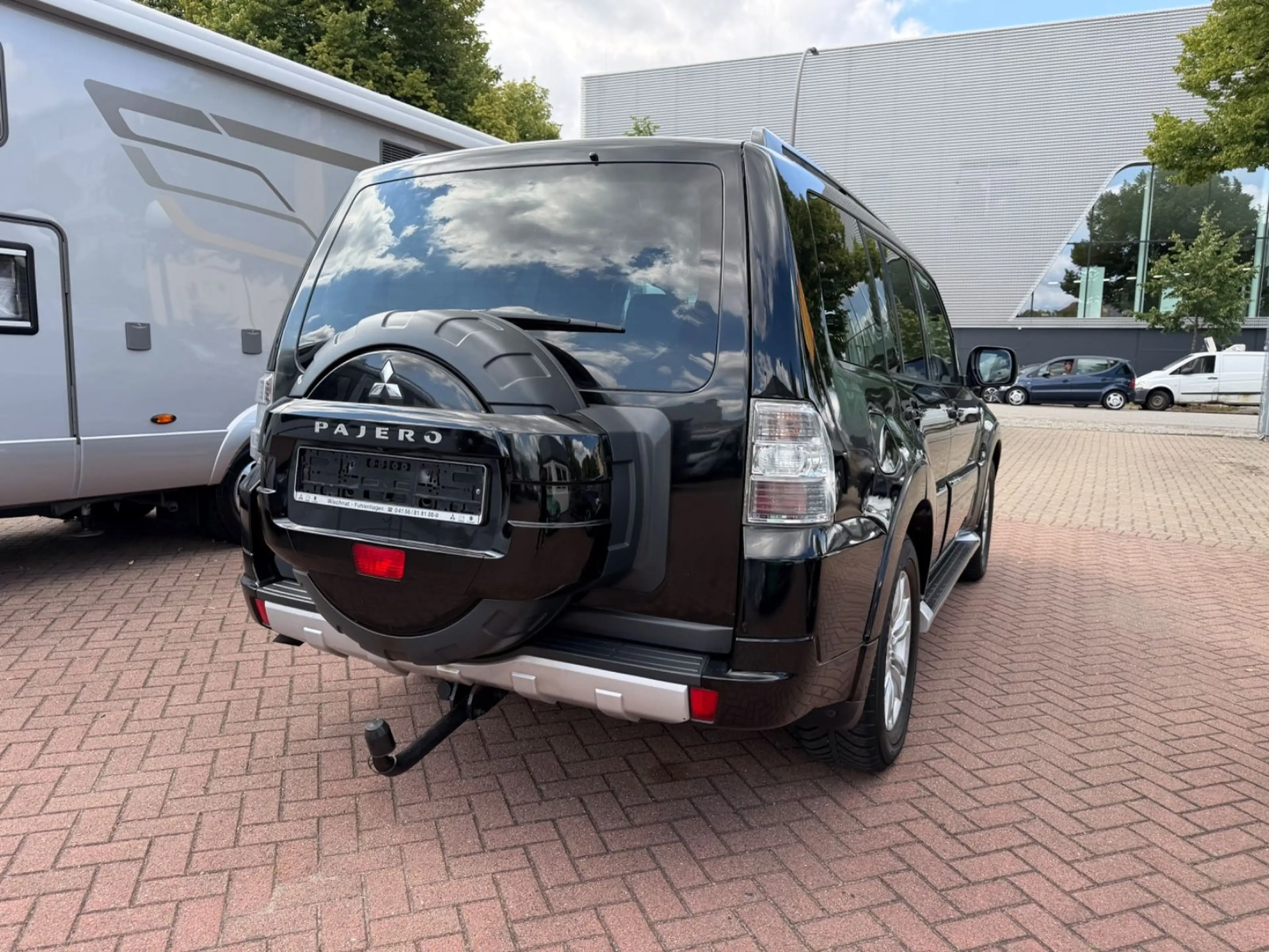 Mitsubishi Pajero 3,2 DI-D 4WD Instyle VOLL 7SITZE XEN PANO — photo 7