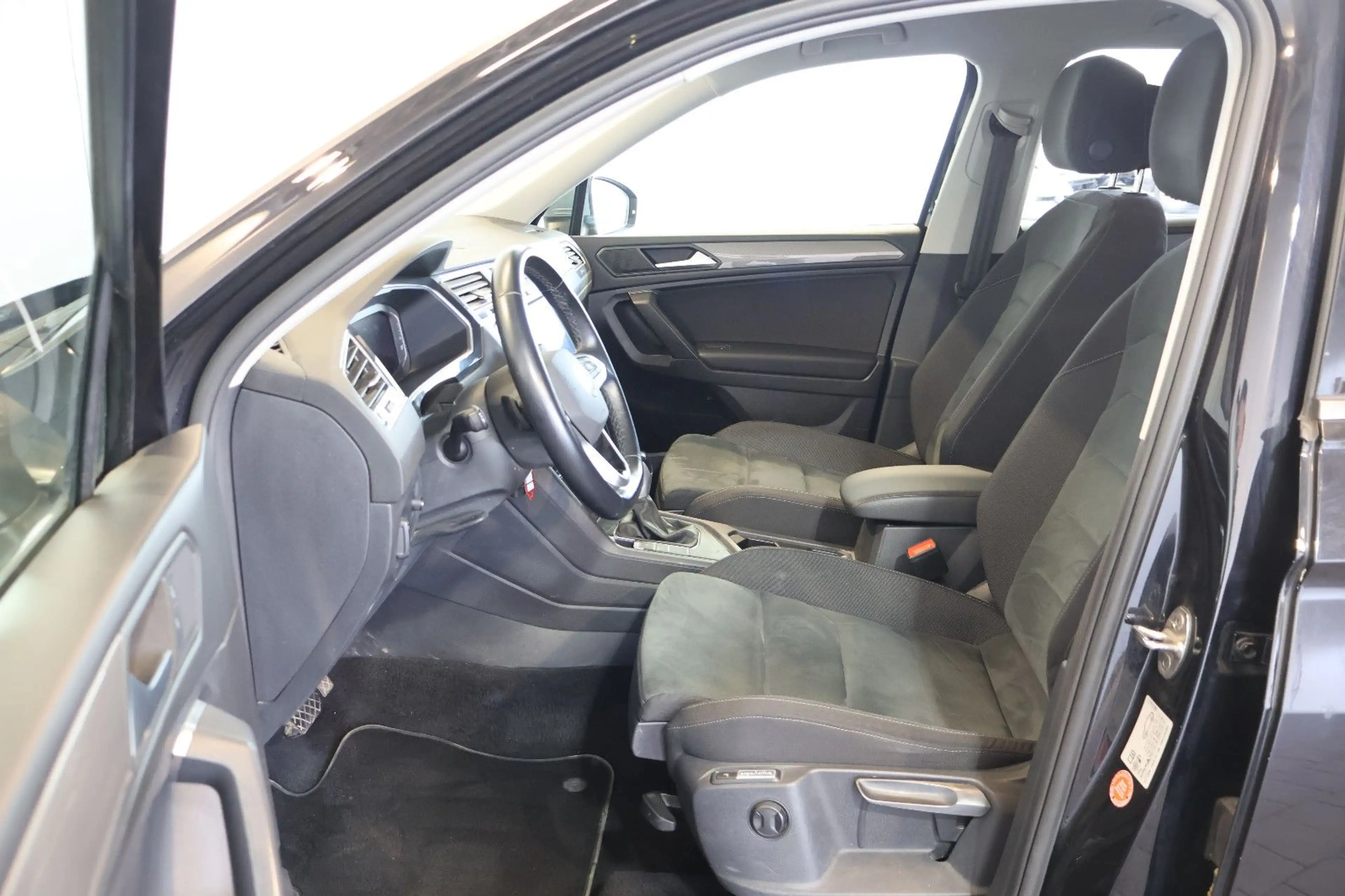 Volkswagen Tiguan Allspace 1.5 TSI Life HUD+AID+ACC+LED+AHK — photo 11