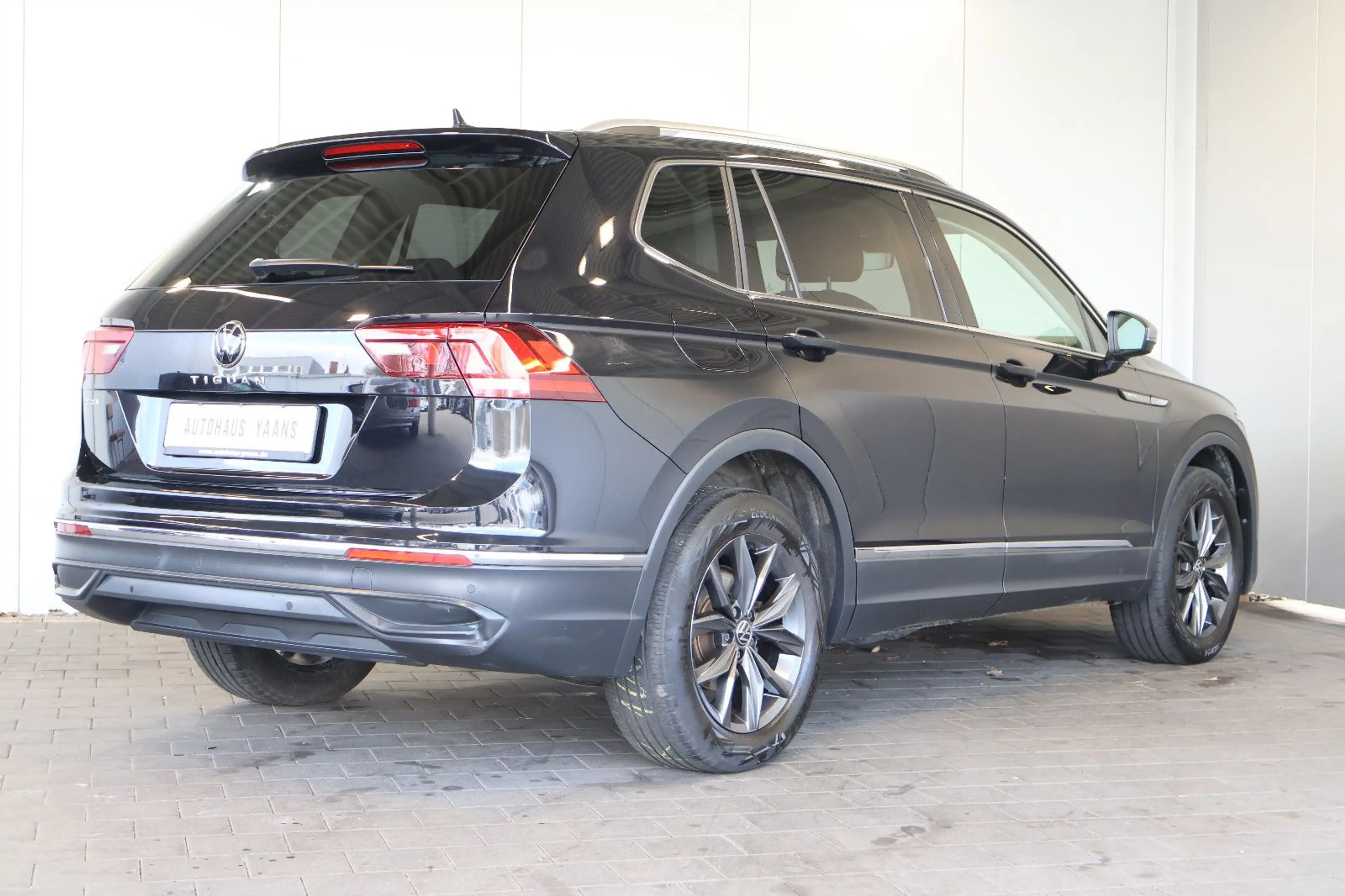 Volkswagen Tiguan Allspace 1.5 TSI Life HUD+AID+ACC+LED+AHK — photo 4