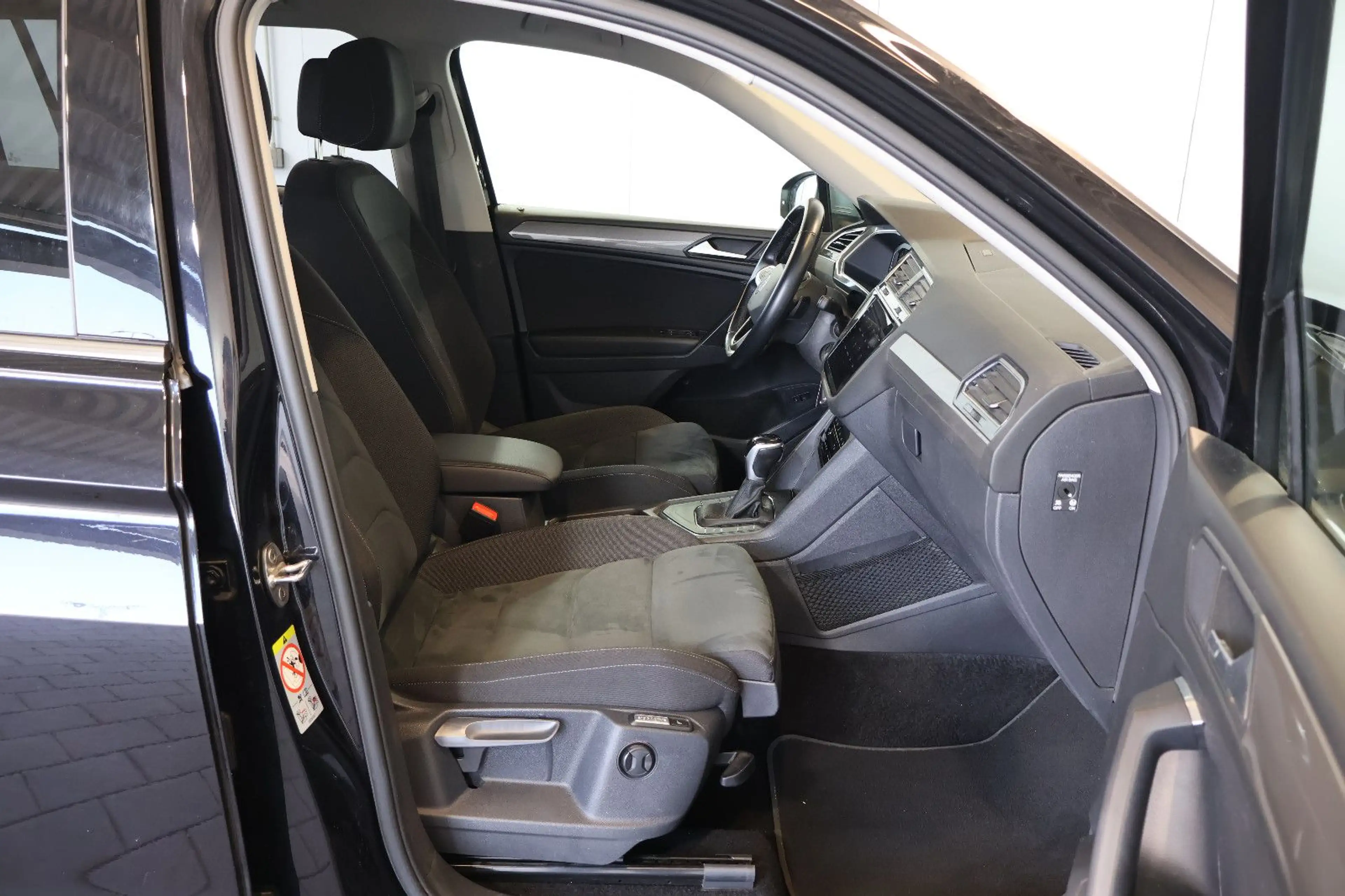 Volkswagen Tiguan Allspace 1.5 TSI Life HUD+AID+ACC+LED+AHK — photo 14