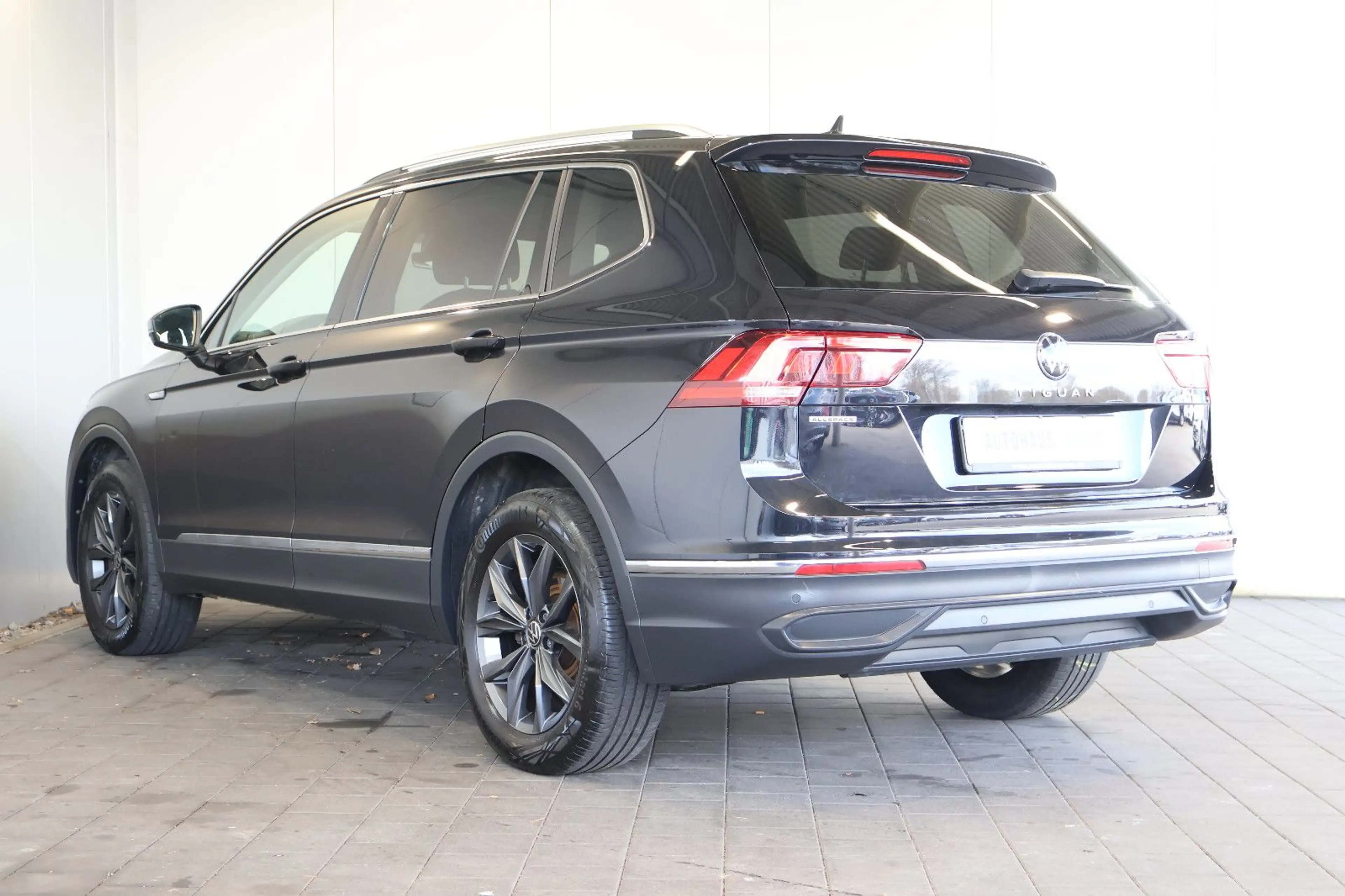 Volkswagen Tiguan Allspace 1.5 TSI Life HUD+AID+ACC+LED+AHK — photo 6