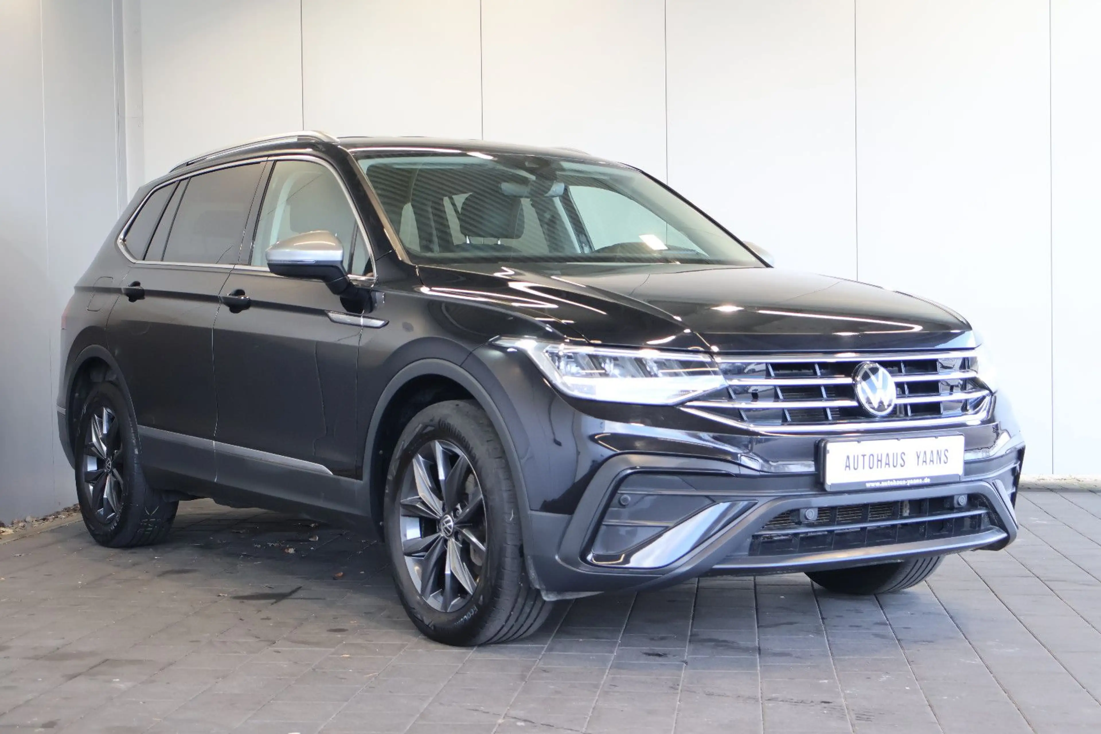 Volkswagen Tiguan Allspace 1.5 TSI Life HUD+AID+ACC+LED+AHK — photo 3