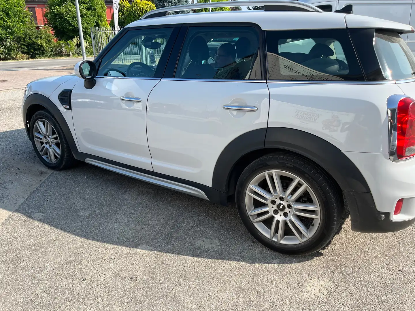 MINI Cooper D Countryman Mini Countryman F60 2017 2.0 Business auto my18 Bílá - 2