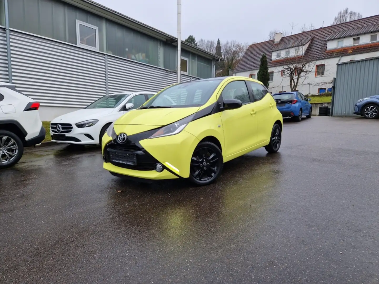 Toyota Aygo X-Cite Keyless Entry Spurhalteass. Rückfahrkam. No Желтый - 1