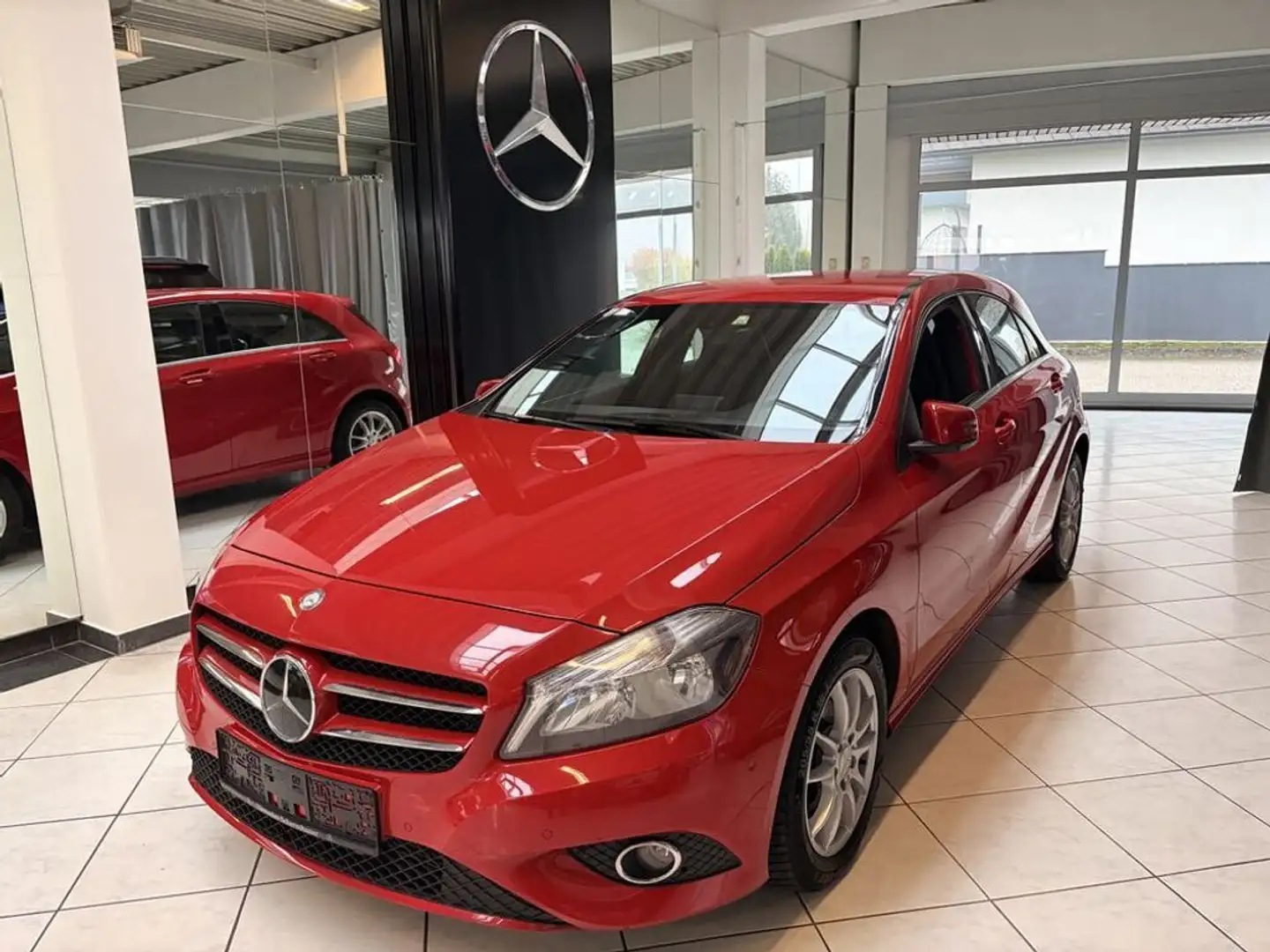 Mercedes-Benz A 180 CDI / d BlueEfficiency Rot - 1
