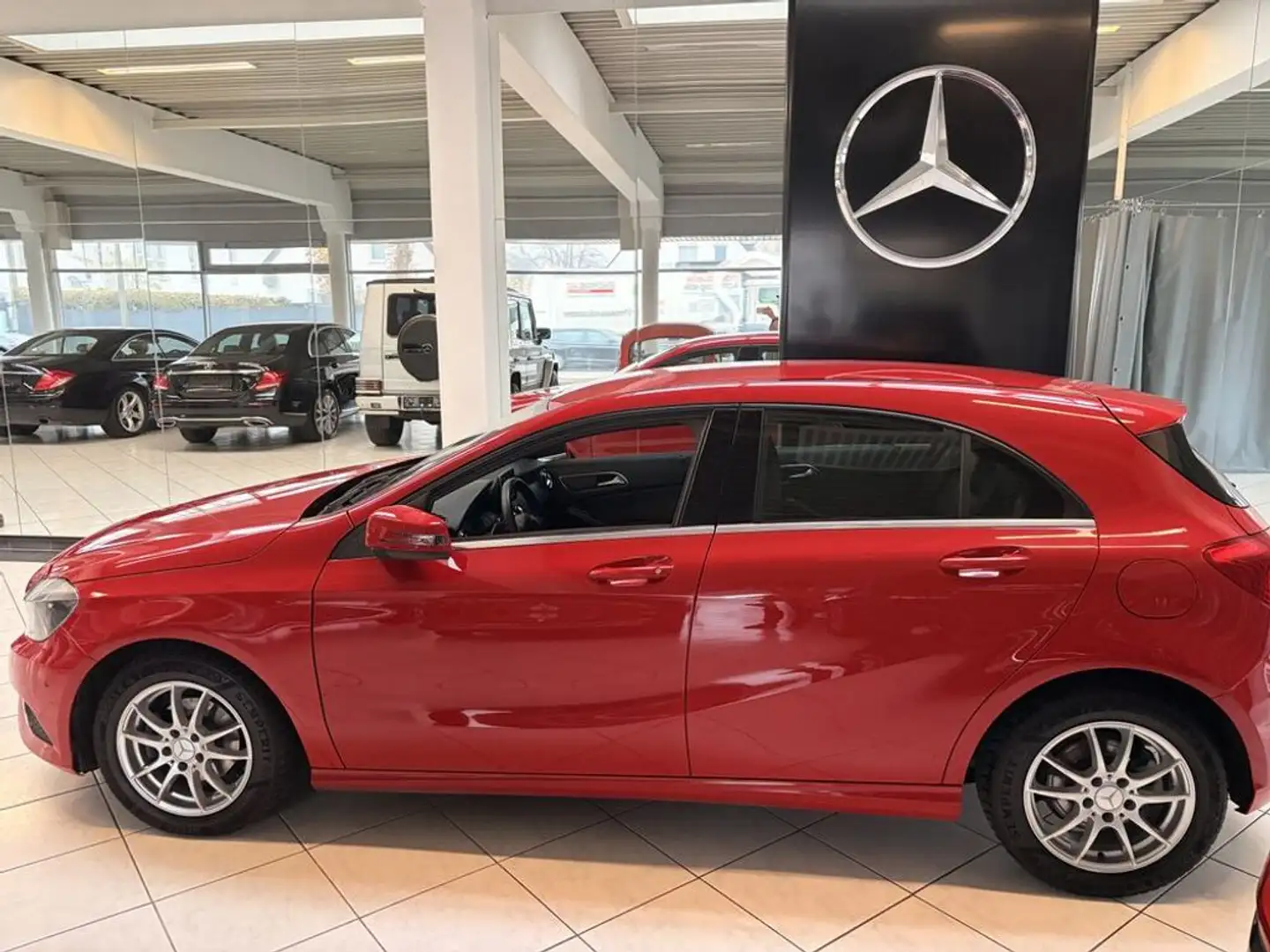 Mercedes-Benz A 180 CDI / d BlueEfficiency Rot - 2