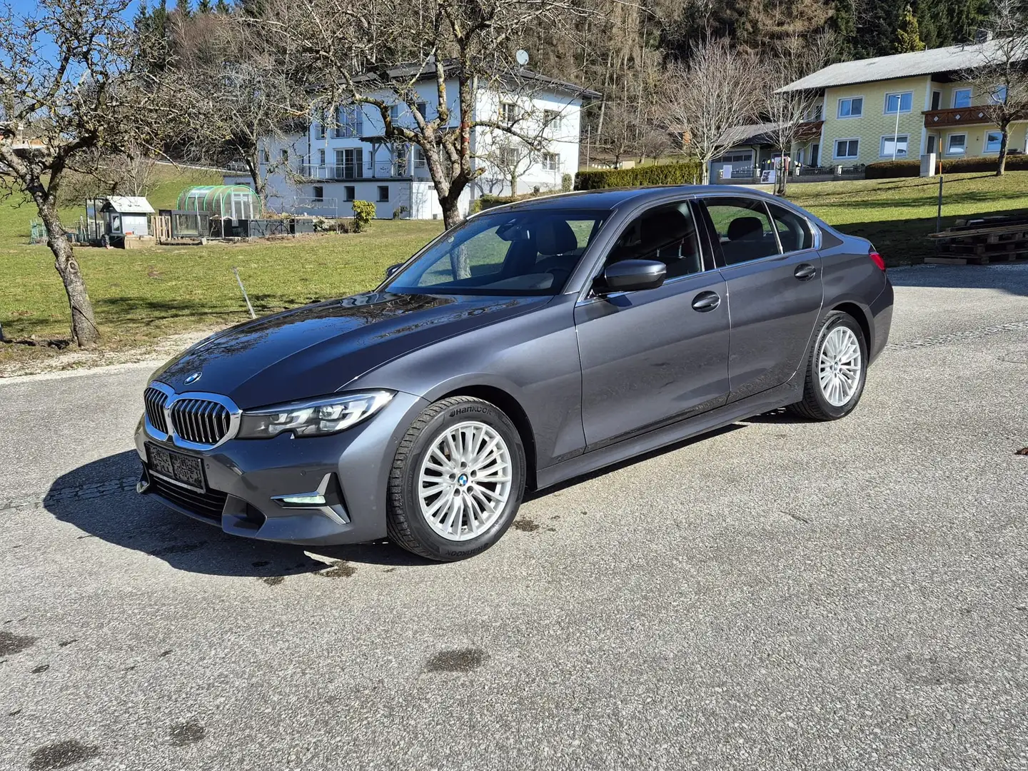 BMW 318 318 d Luxury Line/Sitzheizung/Parkassi./Tempo uvm Grau - 1