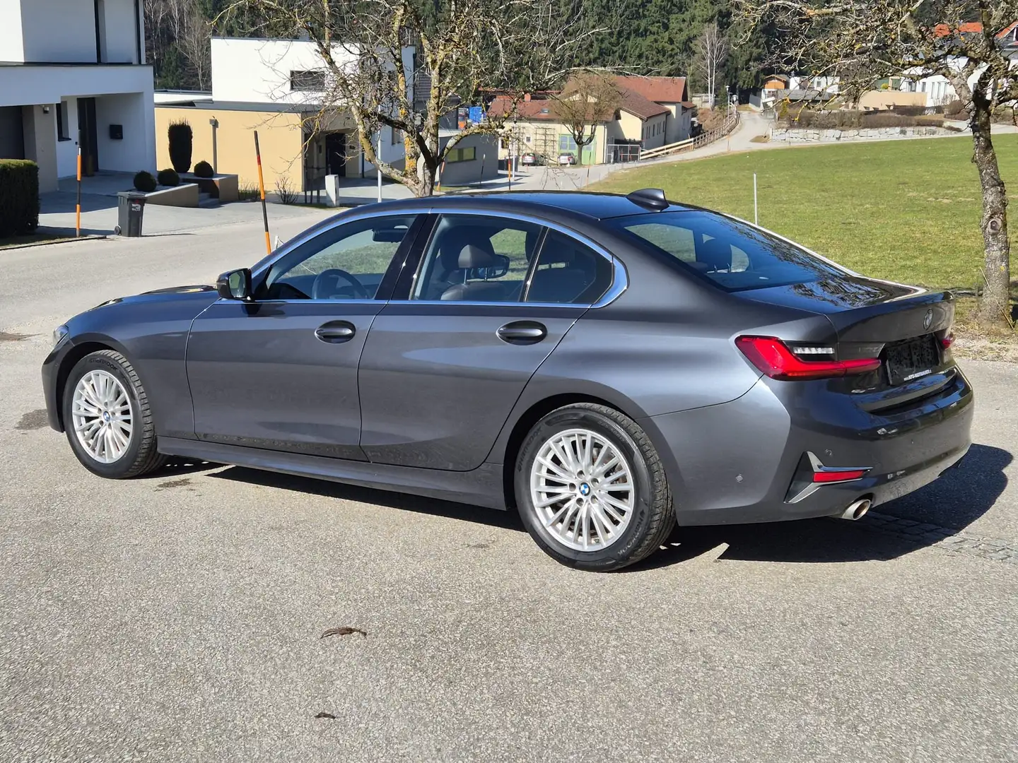 BMW 318 318 d Luxury Line/Sitzheizung/Parkassi./Tempo uvm Grau - 2