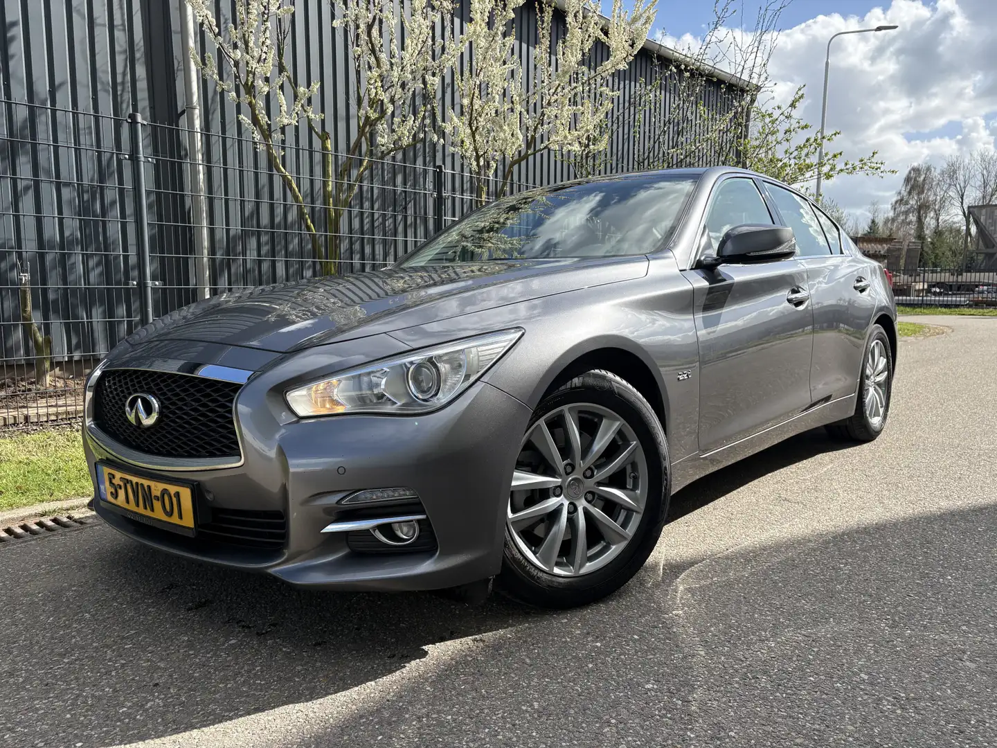 Infiniti Q50 2.2d Premium / AUTOMAAT / NAVI / CRUISE / 1e EIGEN Gris - 1