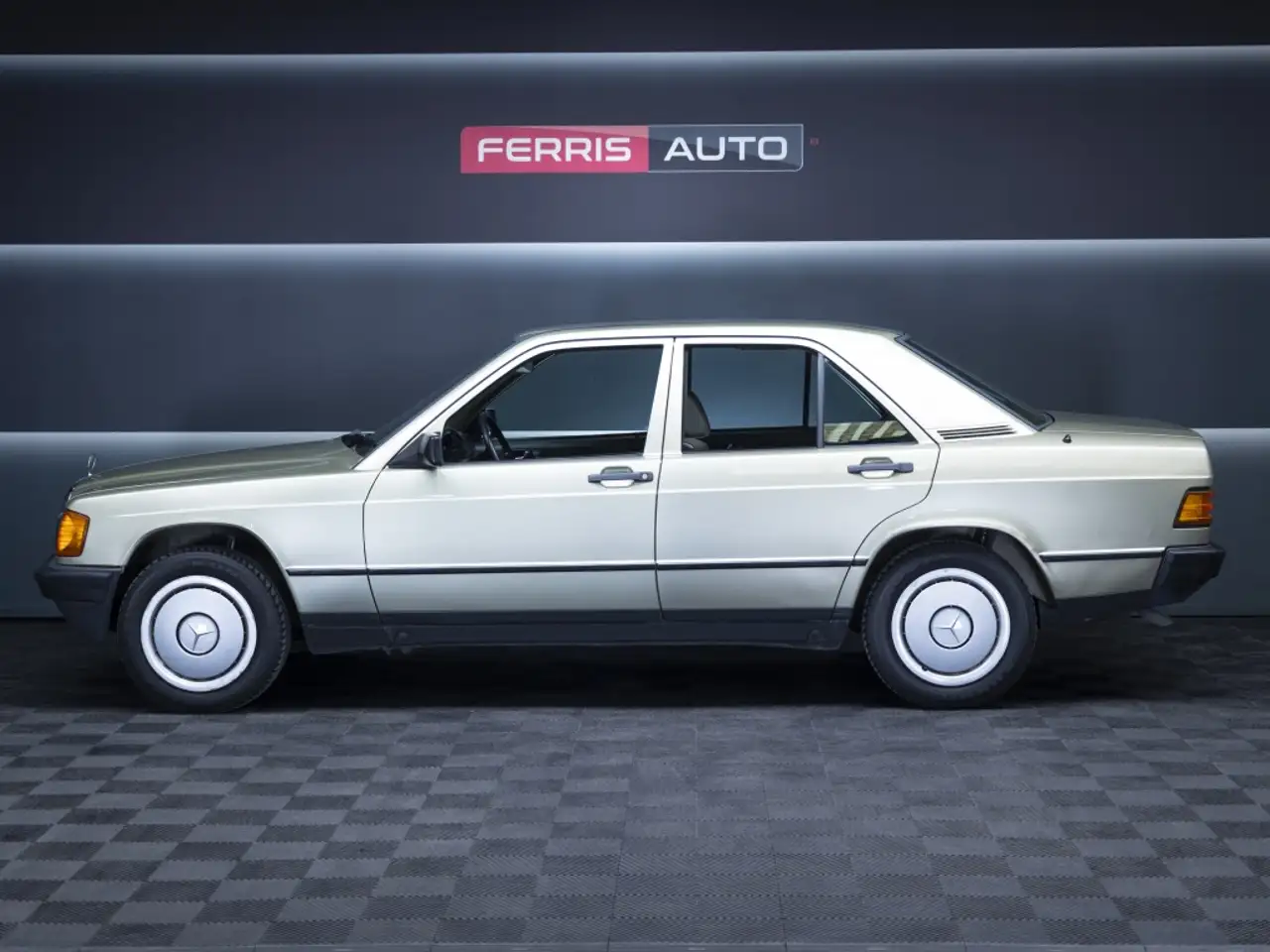 Mercedes-Benz 190E 2.0, foto 2
