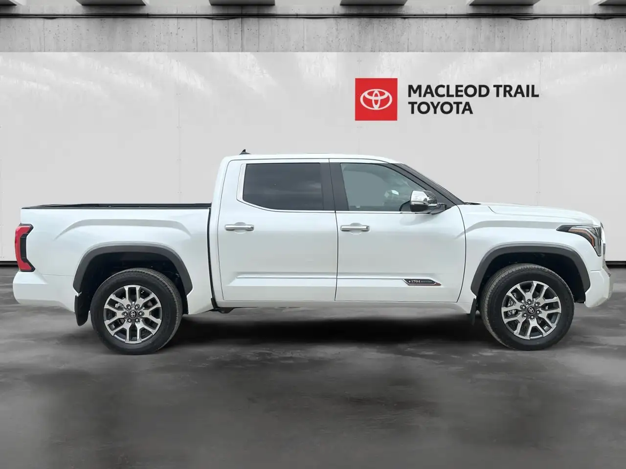 Toyota Tundra снимка Toyota Tundra