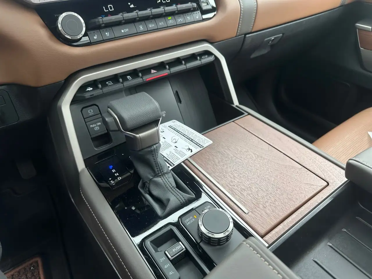 Toyota Tundra снимка Toyota Tundra