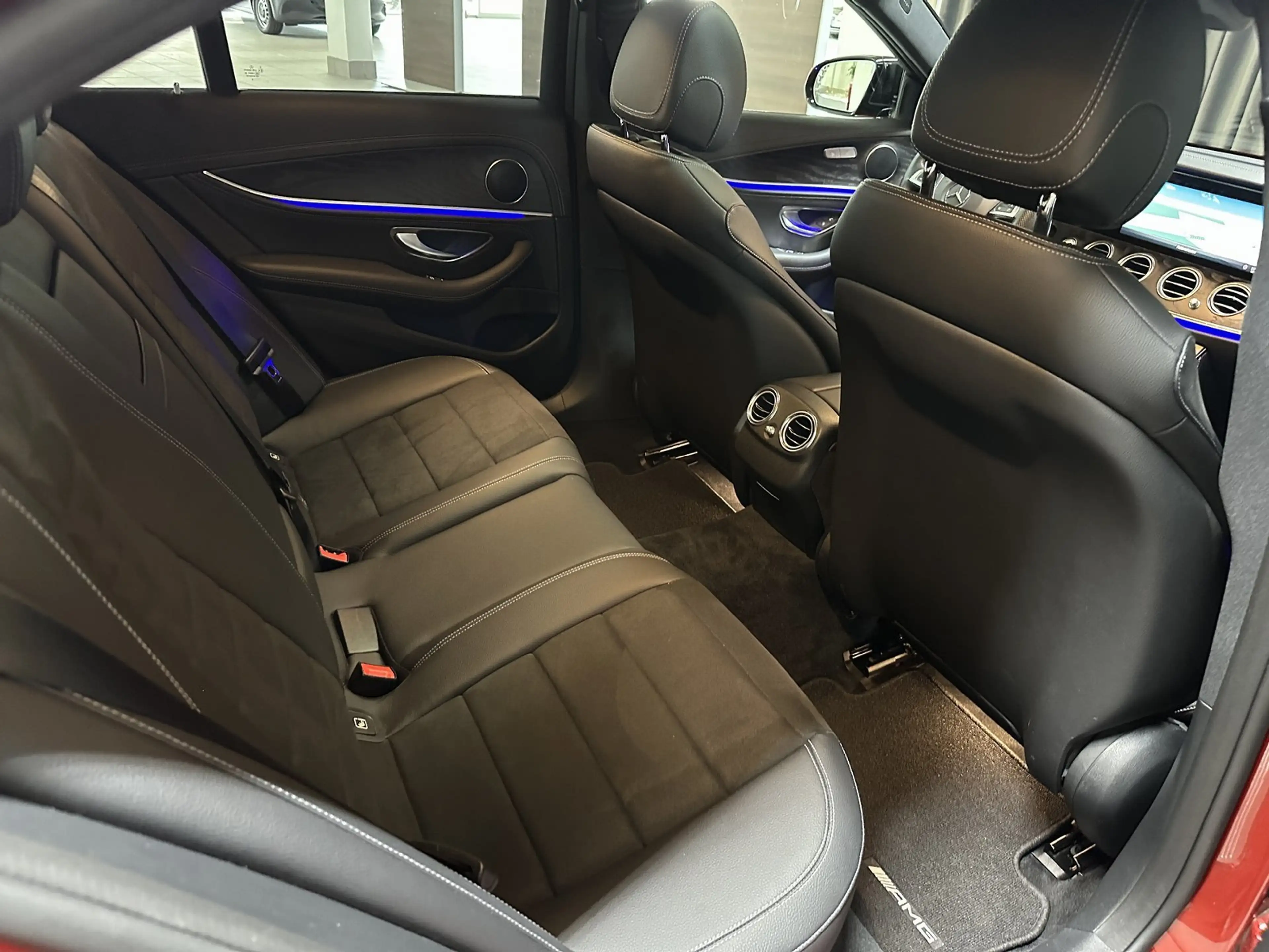 Mercedes-Benz E 400 4M AMG Night GlasSD/Dist/360°/MuBeam/Coman — photo 10