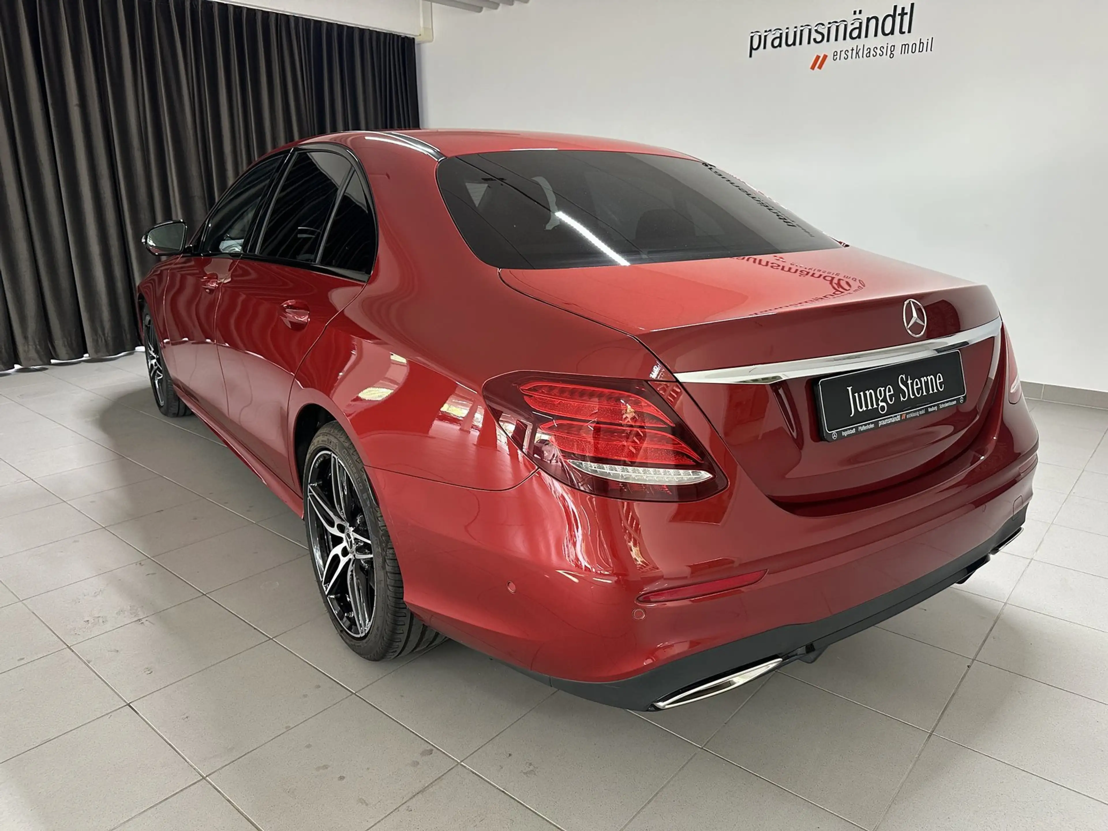 Mercedes-Benz E 400 4M AMG Night GlasSD/Dist/360°/MuBeam/Coman — photo 2