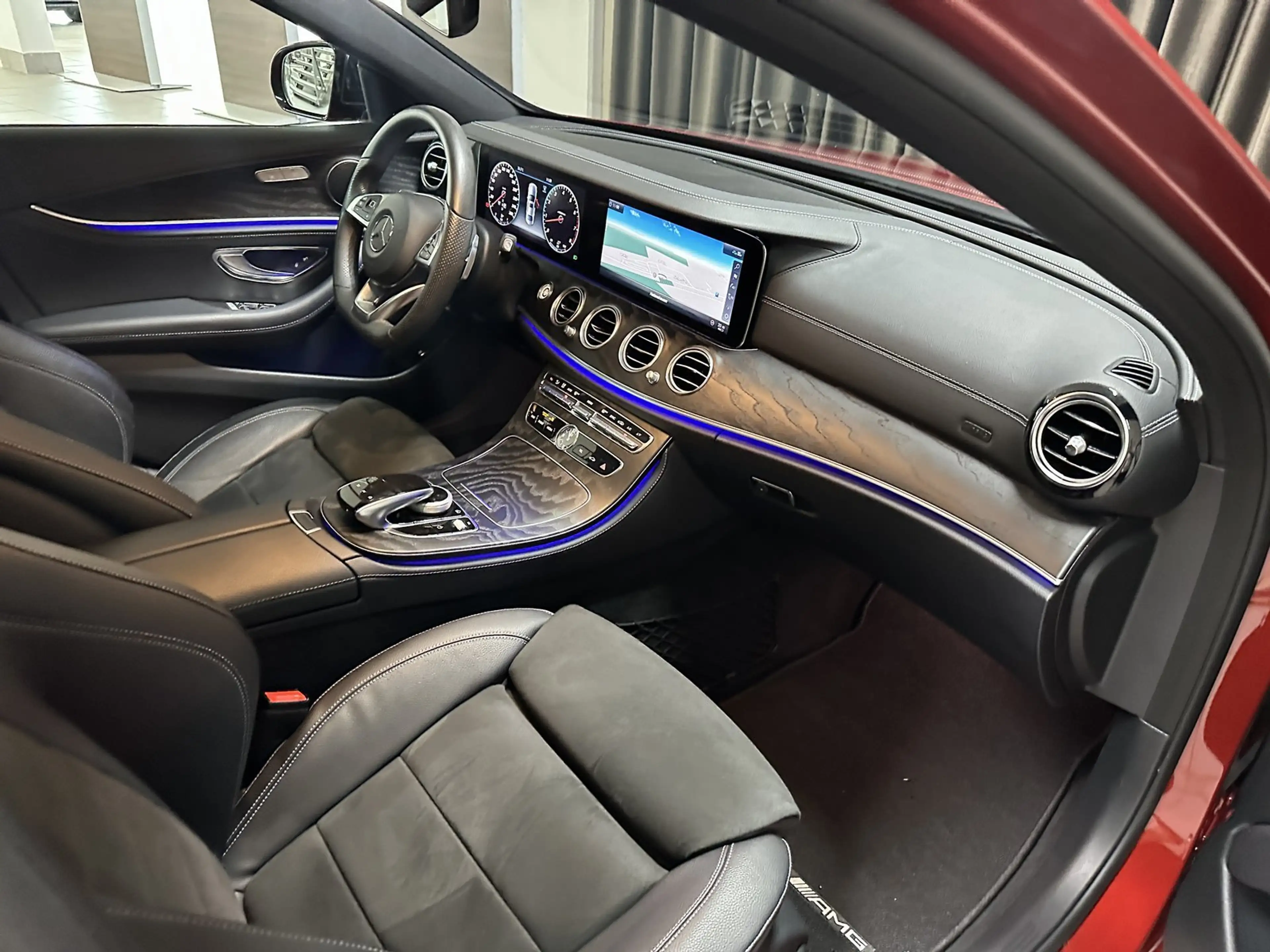 Mercedes-Benz E 400 4M AMG Night GlasSD/Dist/360°/MuBeam/Coman — photo 8