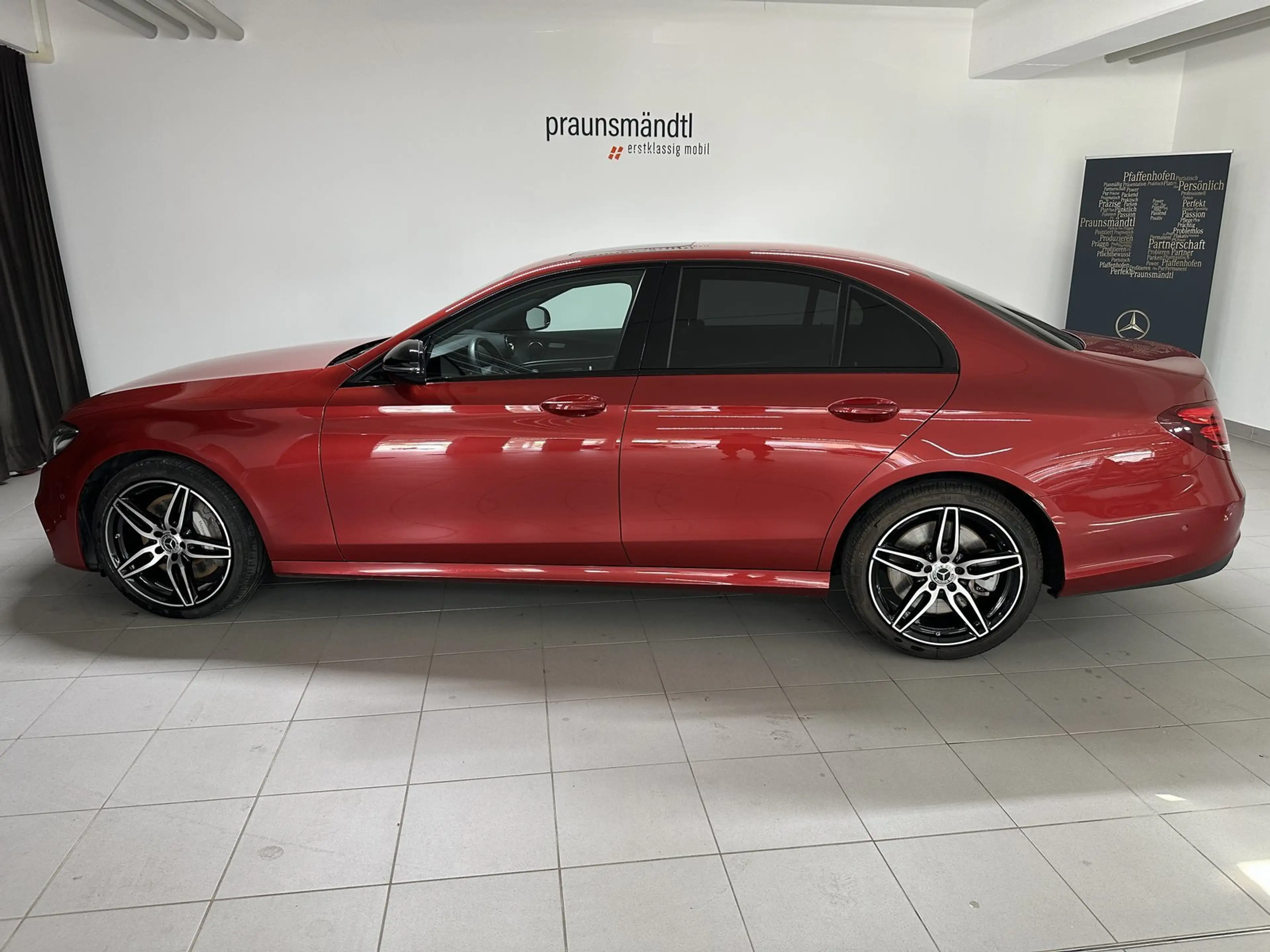 Mercedes-Benz E 400 4M AMG Night GlasSD/Dist/360°/MuBeam/Coman — photo 3
