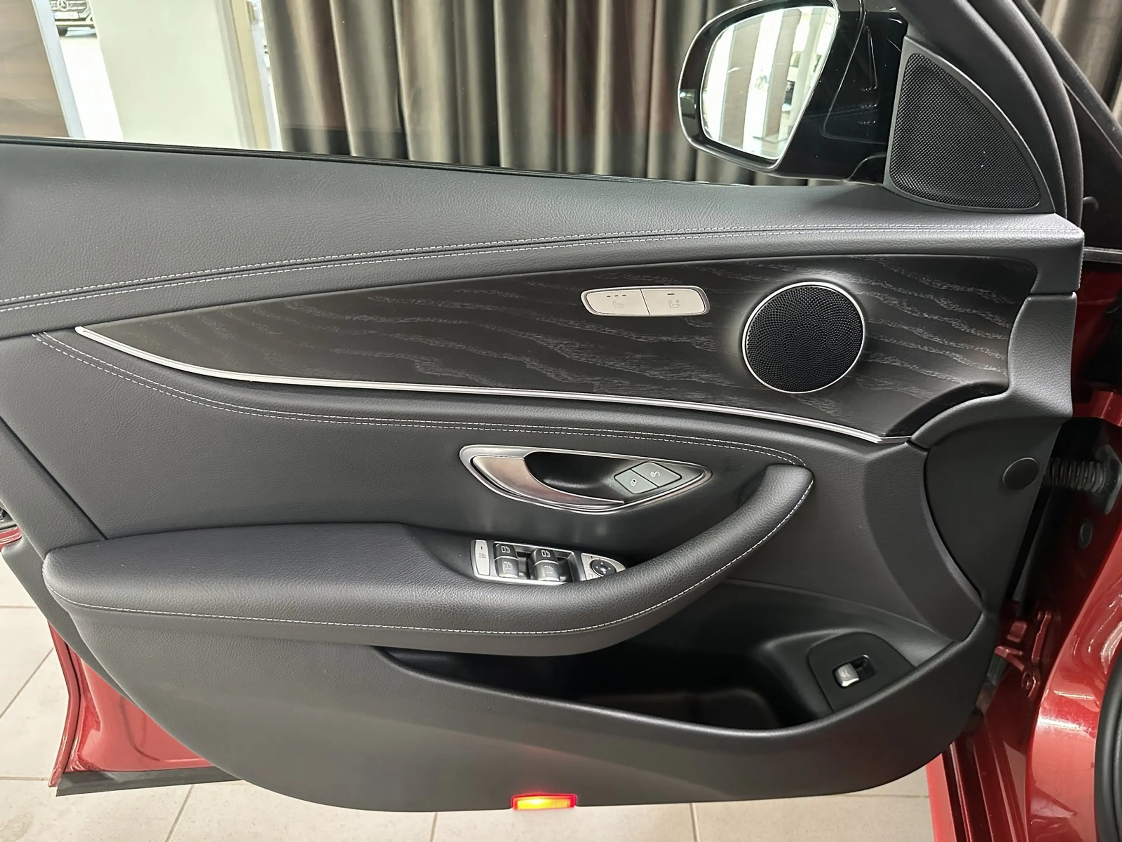 Mercedes-Benz E 400 4M AMG Night GlasSD/Dist/360°/MuBeam/Coman — photo 11