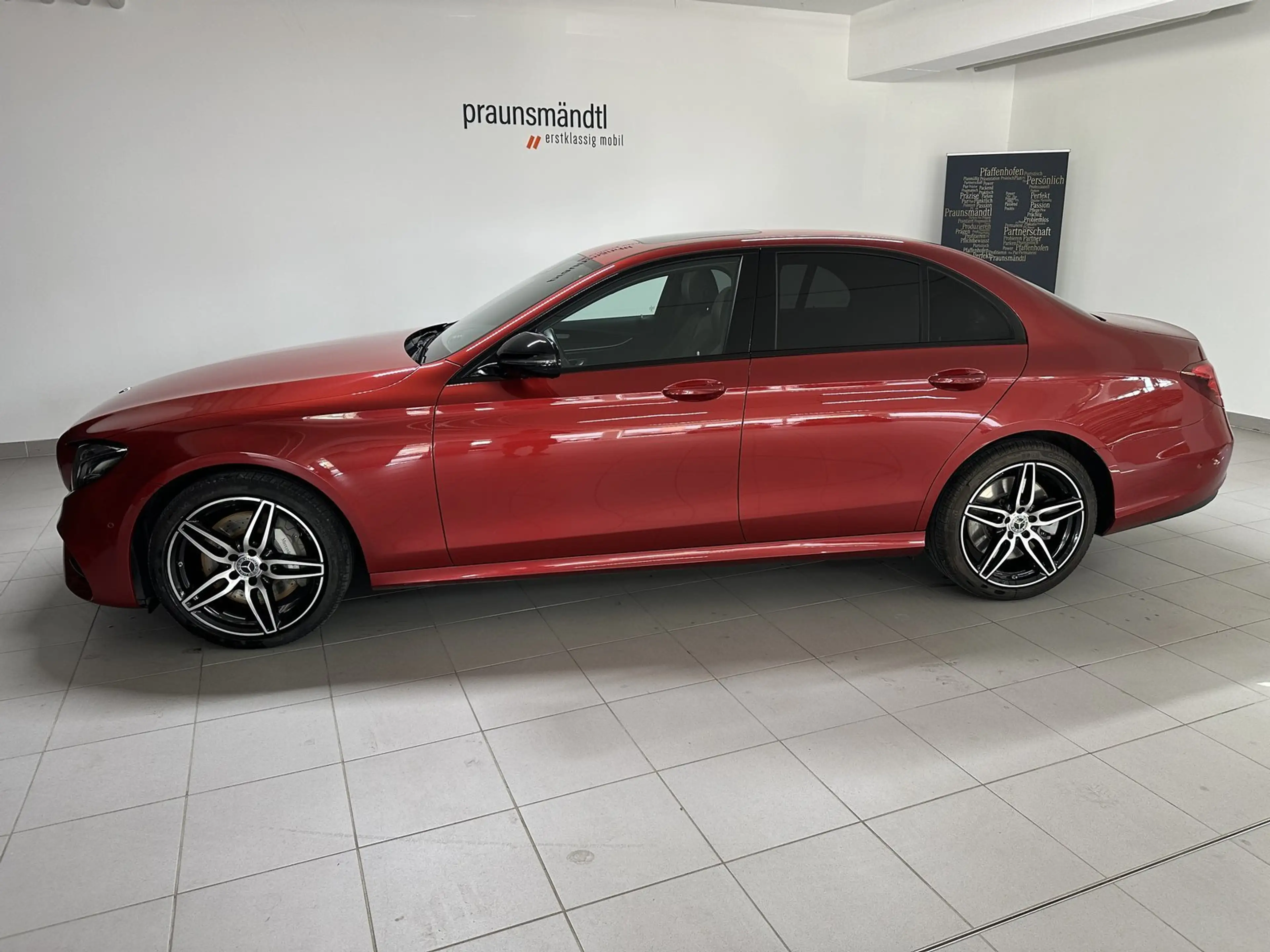 Mercedes-Benz E 400 4M AMG Night GlasSD/Dist/360°/MuBeam/Coman — photo 4