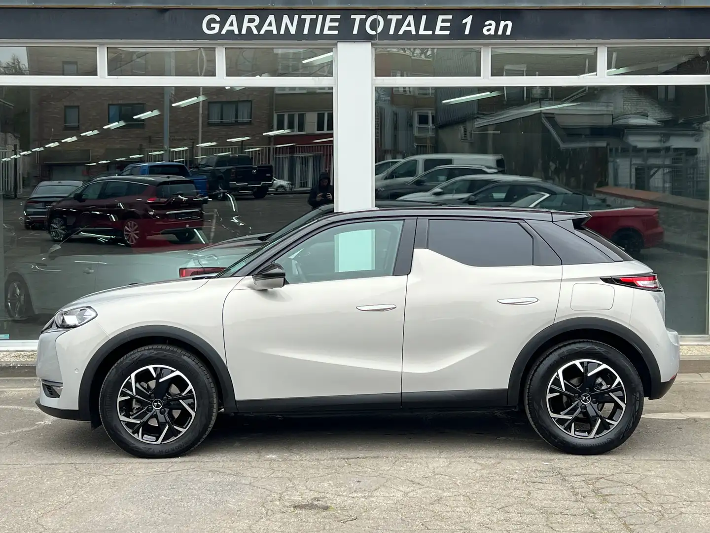 DS Automobiles DS 3 Crossback 1.2 PureTech BOITE AUTO. Faubourg CUIR CAMERA Grijs - 2