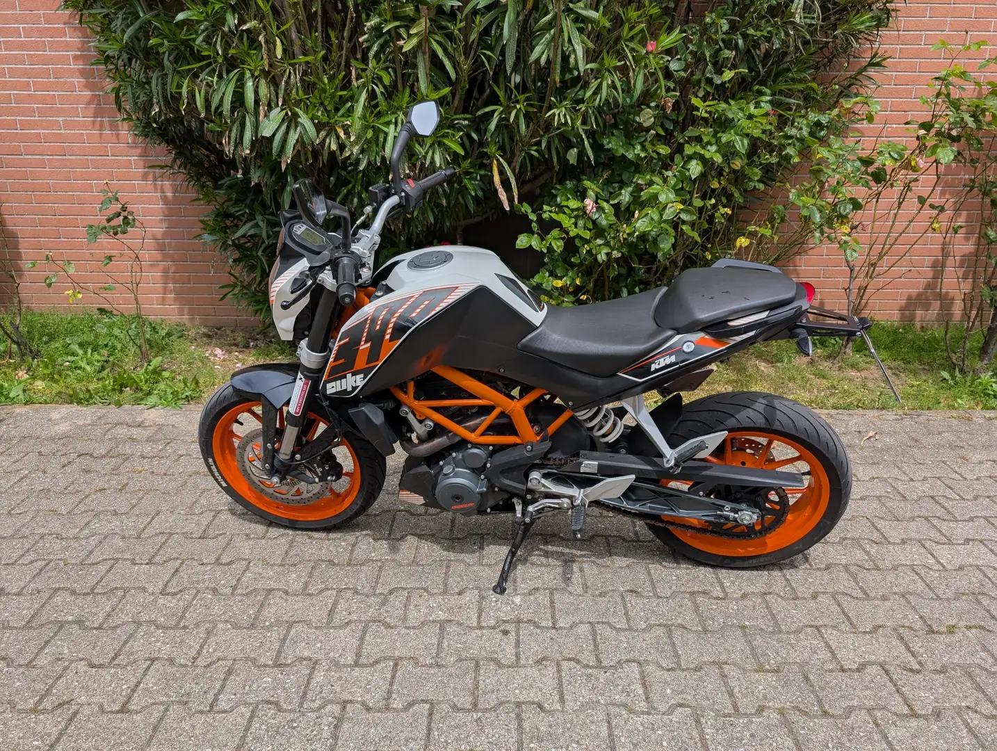 KTM 390 Duke - 2