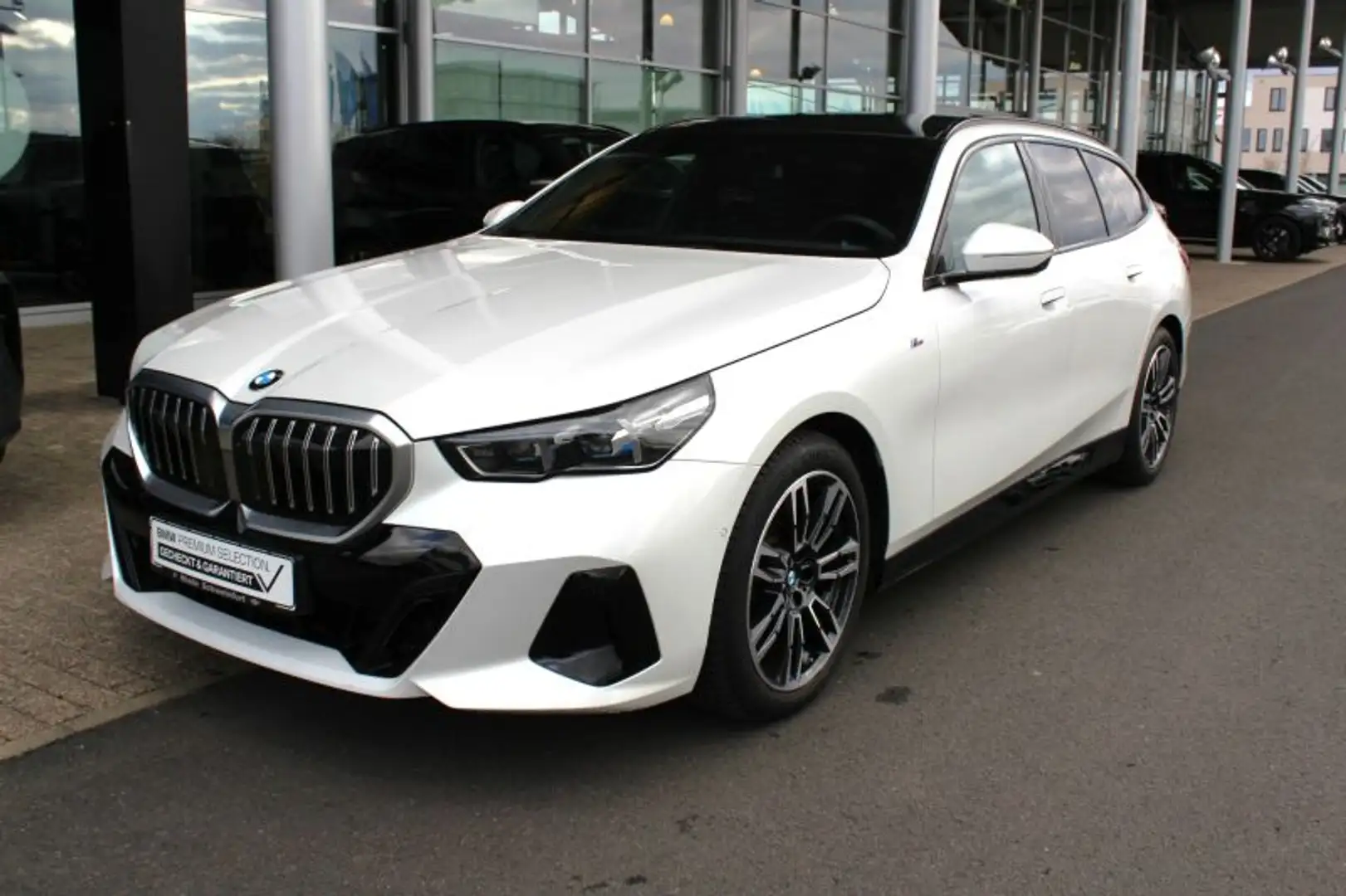 BMW 520 d Tour. M Sport Standheizung. Glasdach. AHK. - 2