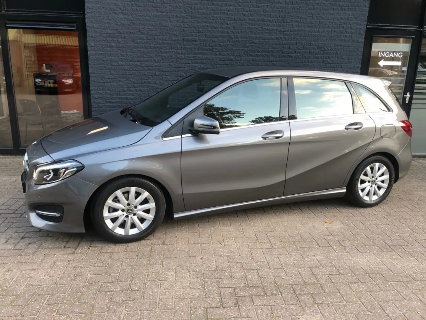 Mercedes-Benz B 180 180 AMBITION **Trekhaak/camera/automaat** Gris - 1