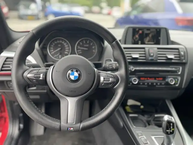 BMW 1 Series view 8