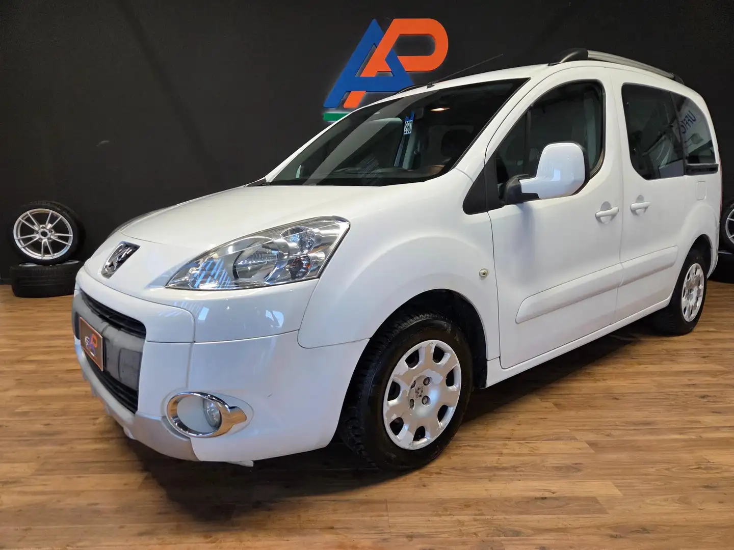 Peugeot Partner 1.6 vti Active (premium) 120cv Weiß - 1