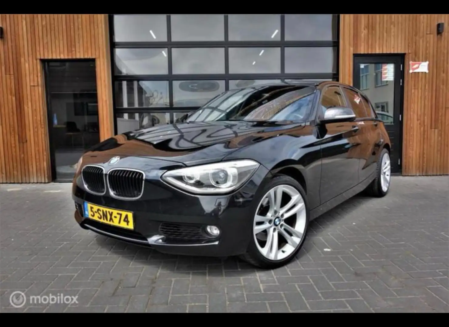 BMW 118 i Executive/ Grote Navi / Automaat Zwart - 1