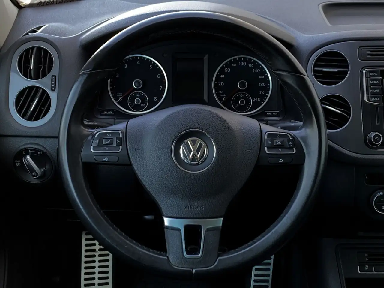 Volkswagen Tiguan снимка Volkswagen Tiguan