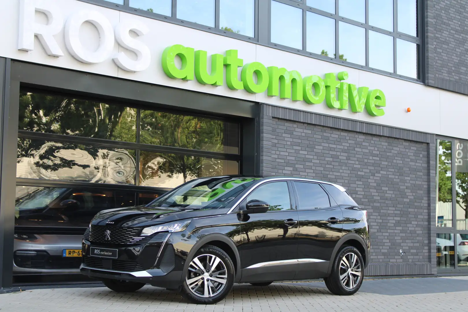 Peugeot 3008 1.2 PureTech Allure Pack | NAVI | AIRCO | ACC | 36 Schwarz - 1