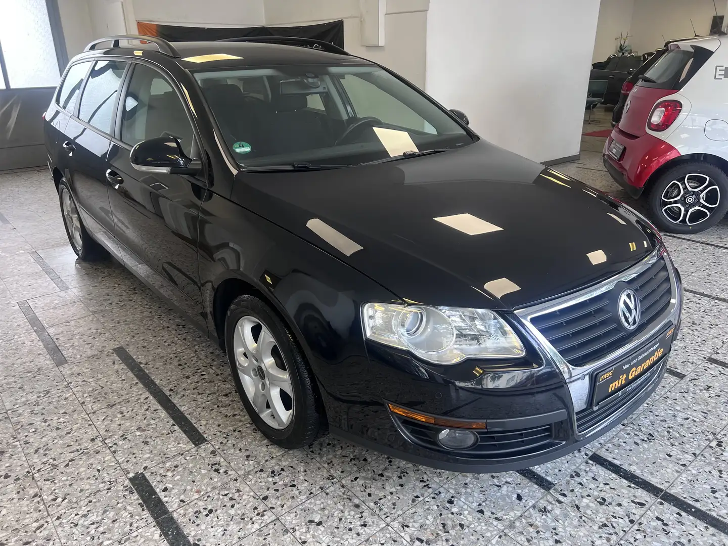 Volkswagen Passat Variant 2.0 TDI Trendline*Klimaaut.*Sitzheizung* Zwart - 1