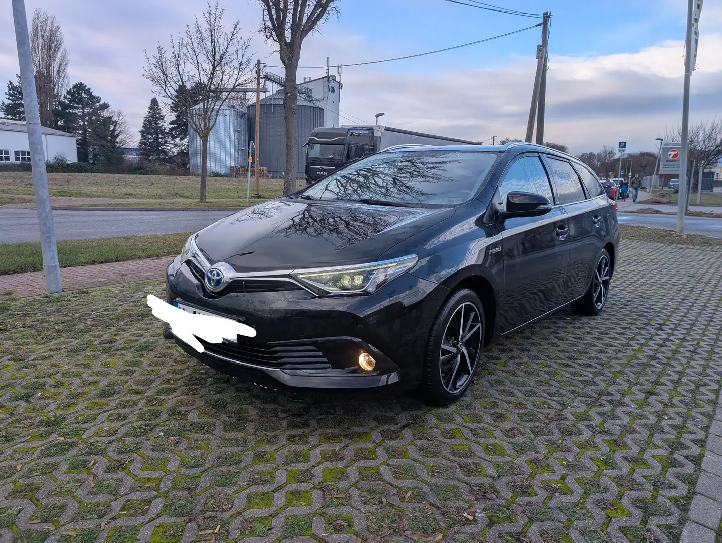 Toyota Auris 1.8 VVT-i Hybrid Automatik Touring Sports Edition- - 2