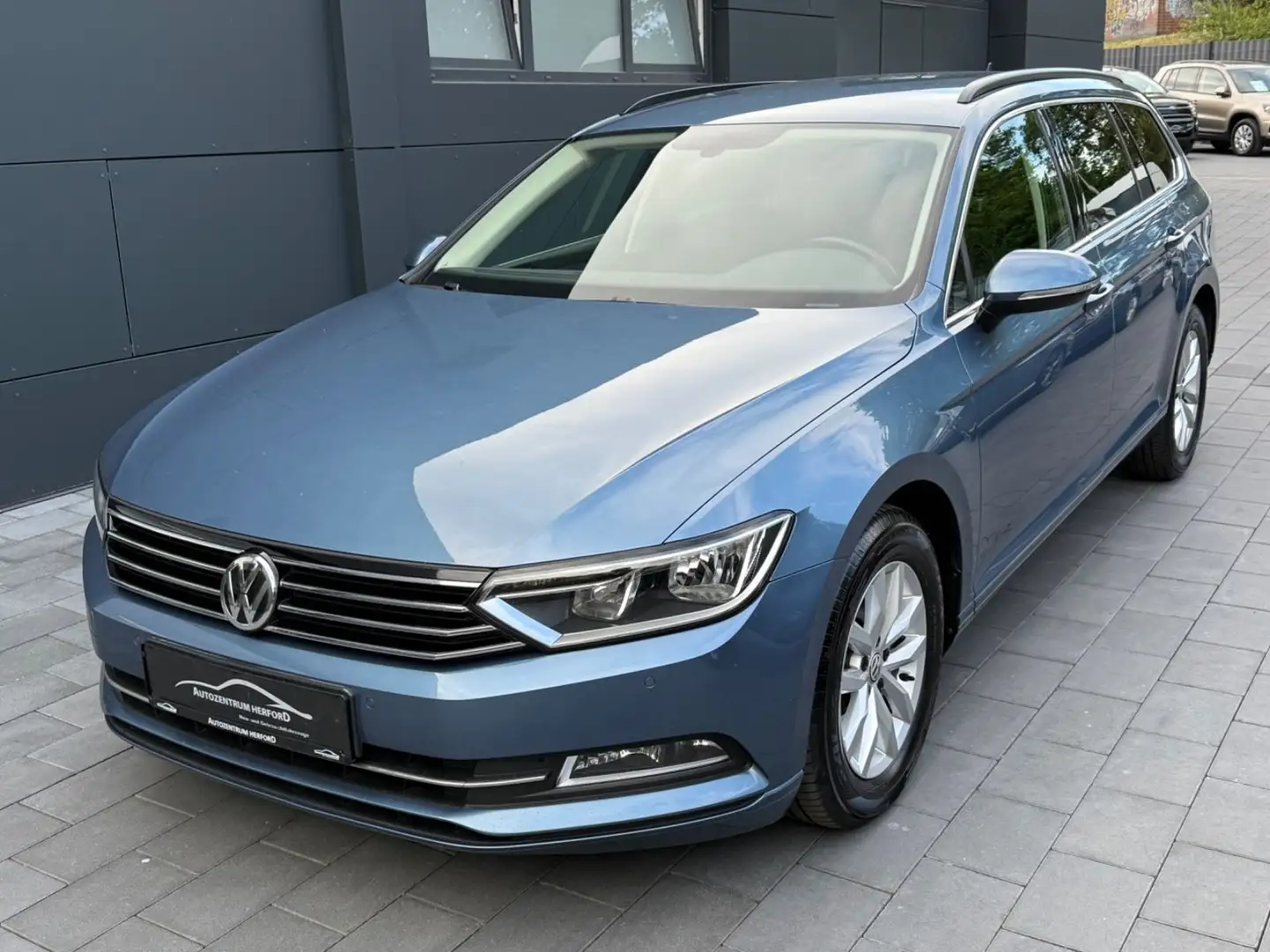 Volkswagen Passat Variant 2.0 TDI Comfortline DSG ACC AHK Blauw - 1