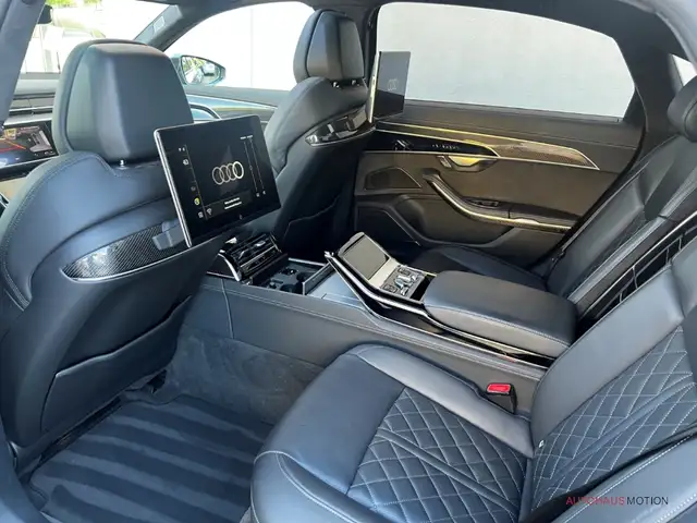 Audi A8 view 11