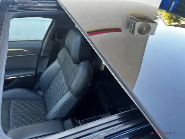 Audi A8 view 9
