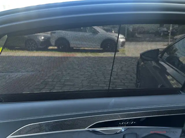 Audi A8 view 14