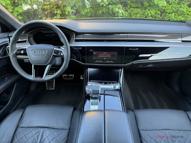 Audi A8 view 12