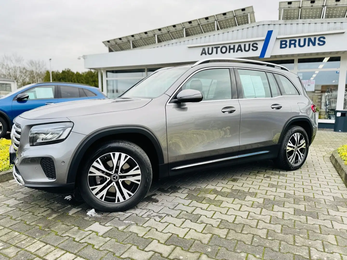 Mercedes-Benz GLB 200 d PROGRESSIVE Advanced, AHK, LED, Distronic, RFK, Gris - 2