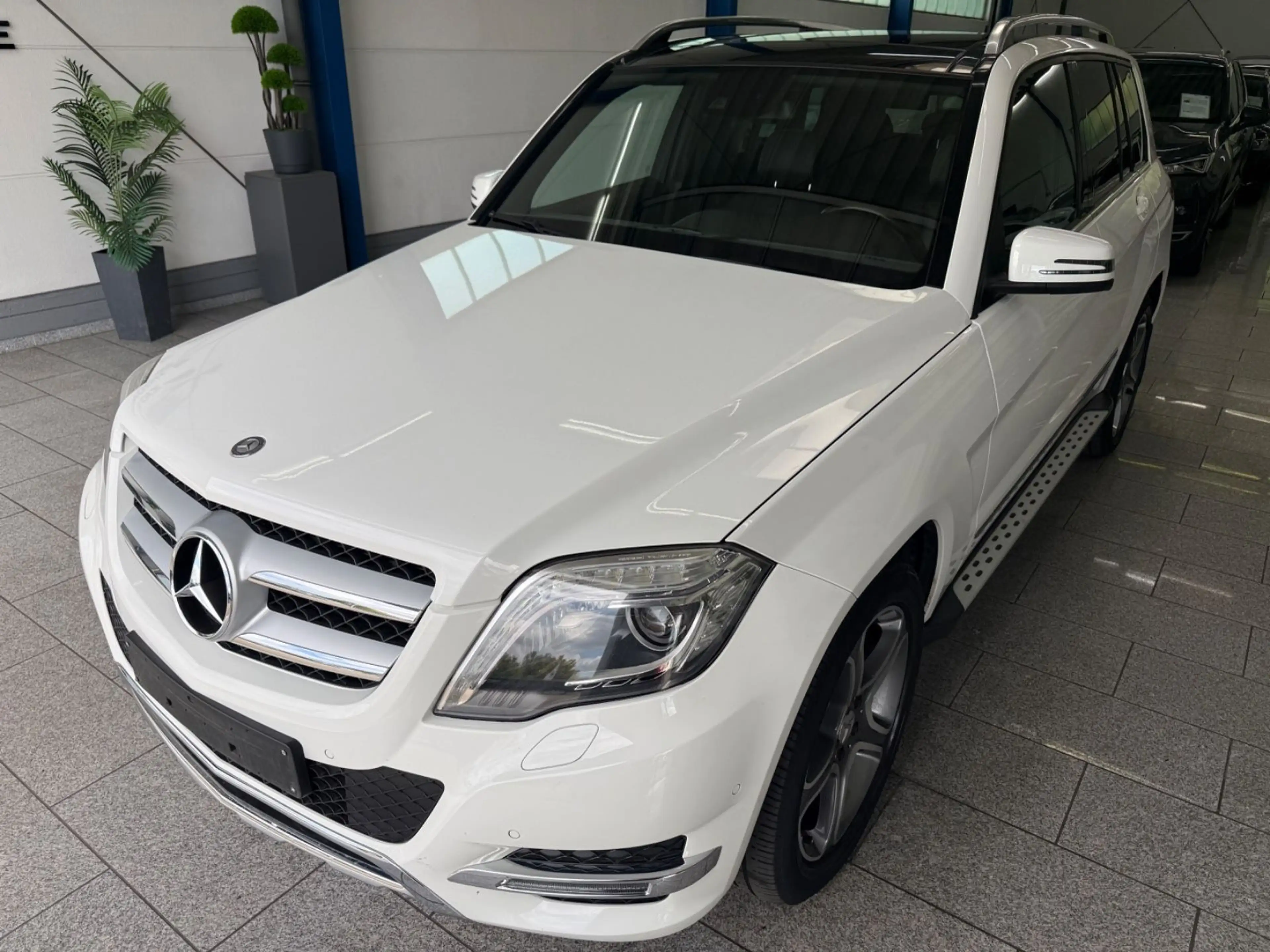 Mercedes-Benz GLK 220 CDI*4M*AUT*PAN*BI-XN*CAM*NAV*AHK*LED*TMP — photo 2