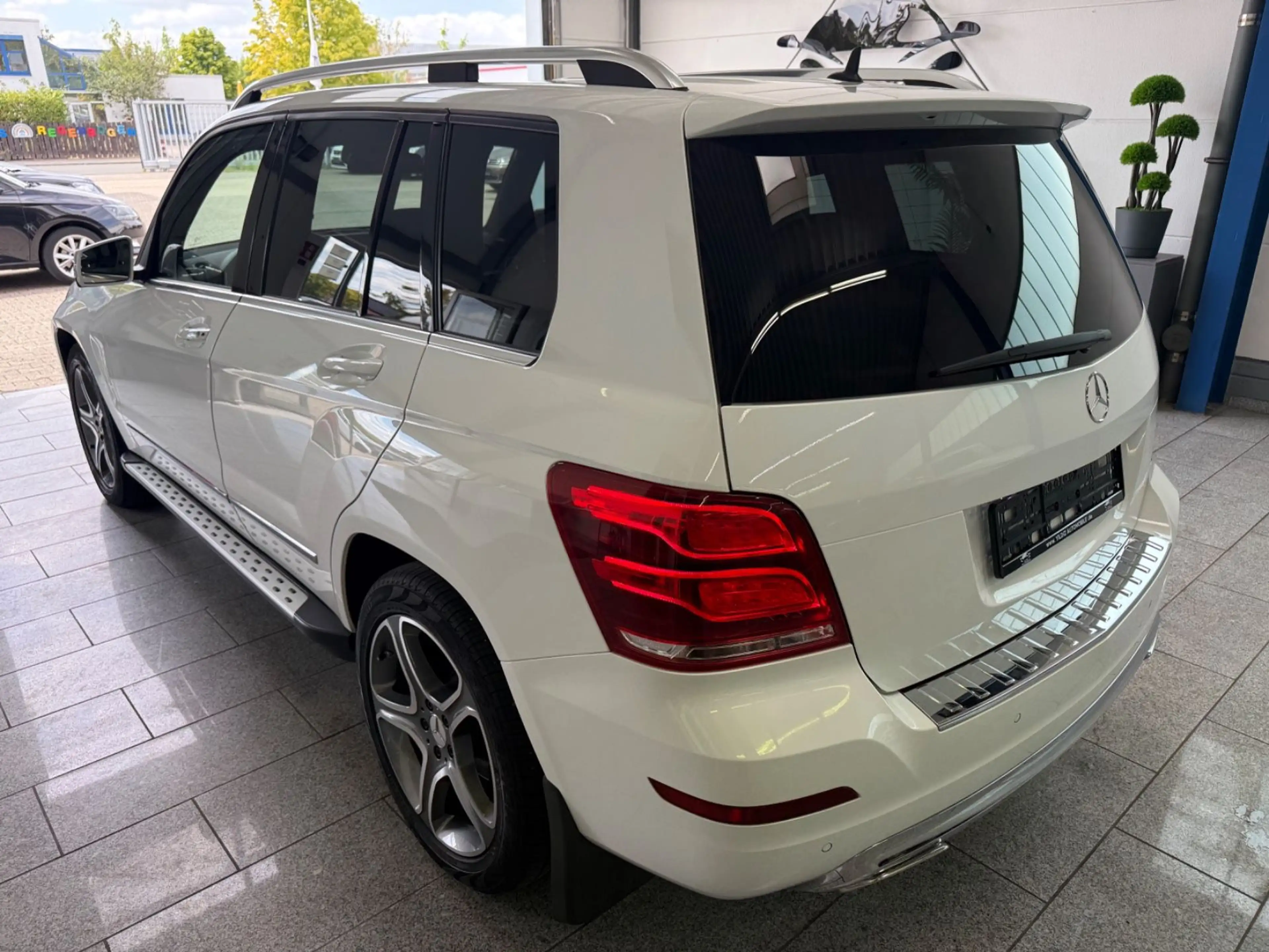 Mercedes-Benz GLK 220 CDI*4M*AUT*PAN*BI-XN*CAM*NAV*AHK*LED*TMP — photo 9