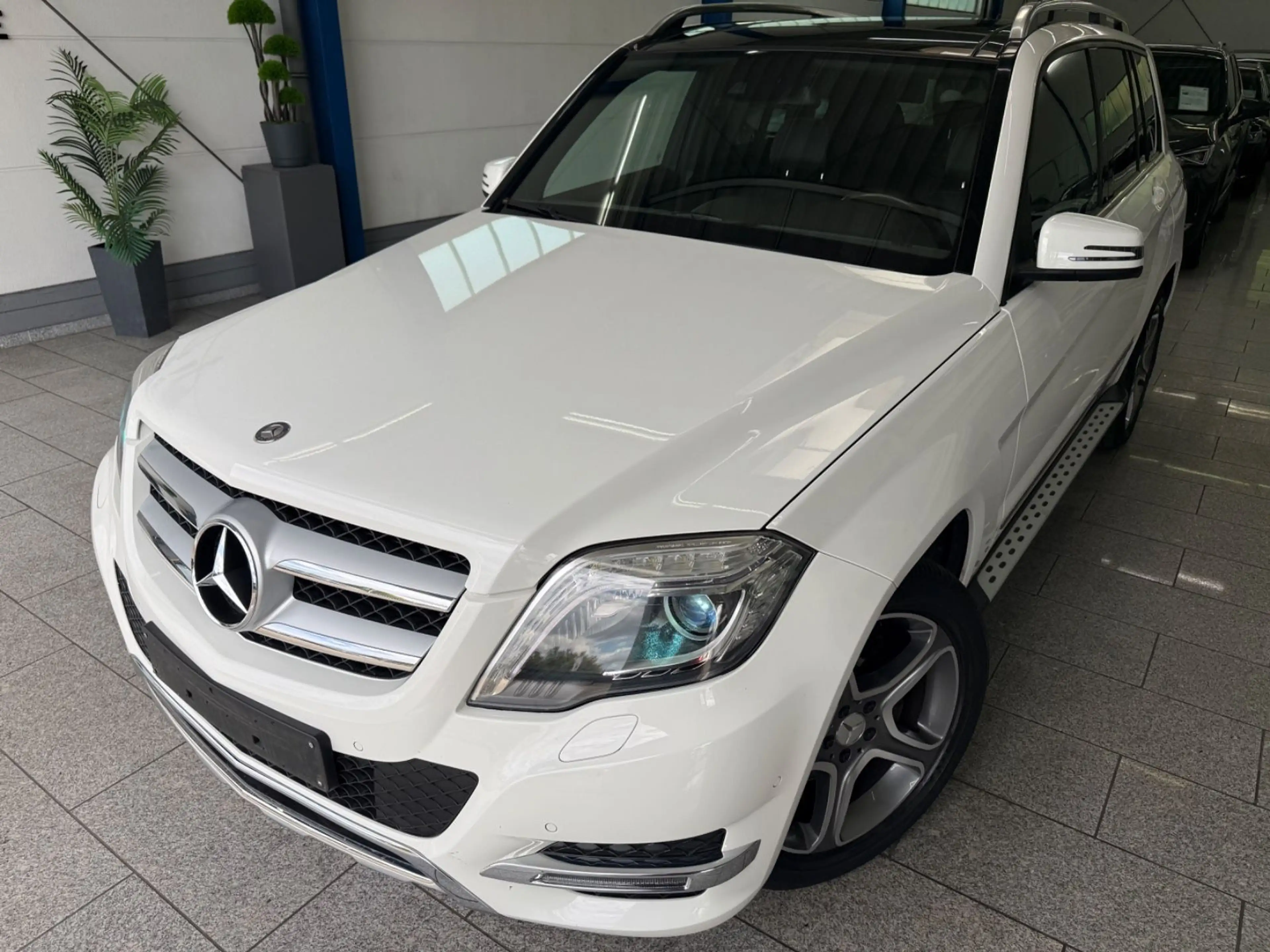 Mercedes-Benz GLK 220 CDI*4M*AUT*PAN*BI-XN*CAM*NAV*AHK*LED*TMP