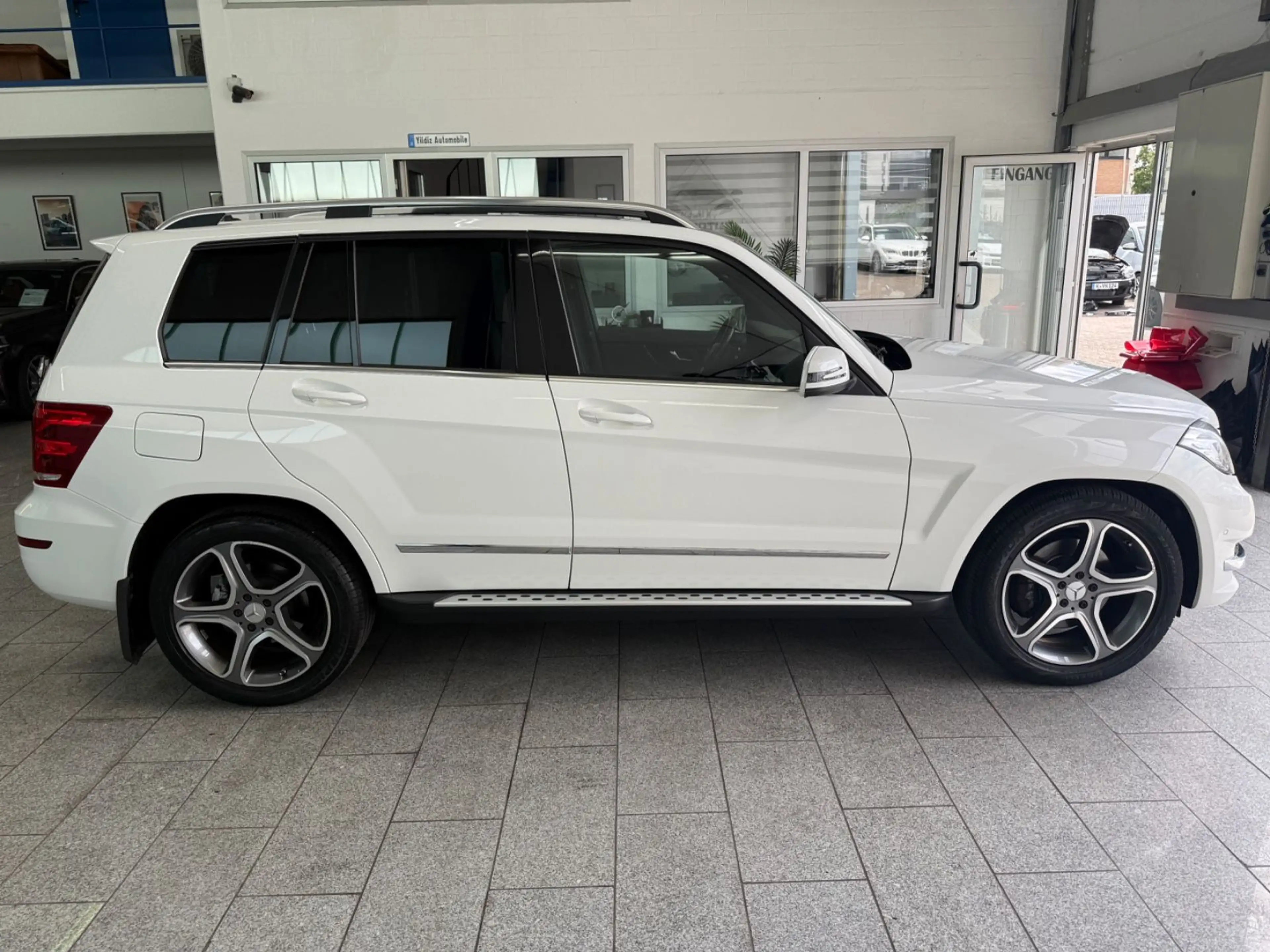 Mercedes-Benz GLK 220 CDI*4M*AUT*PAN*BI-XN*CAM*NAV*AHK*LED*TMP — photo 6