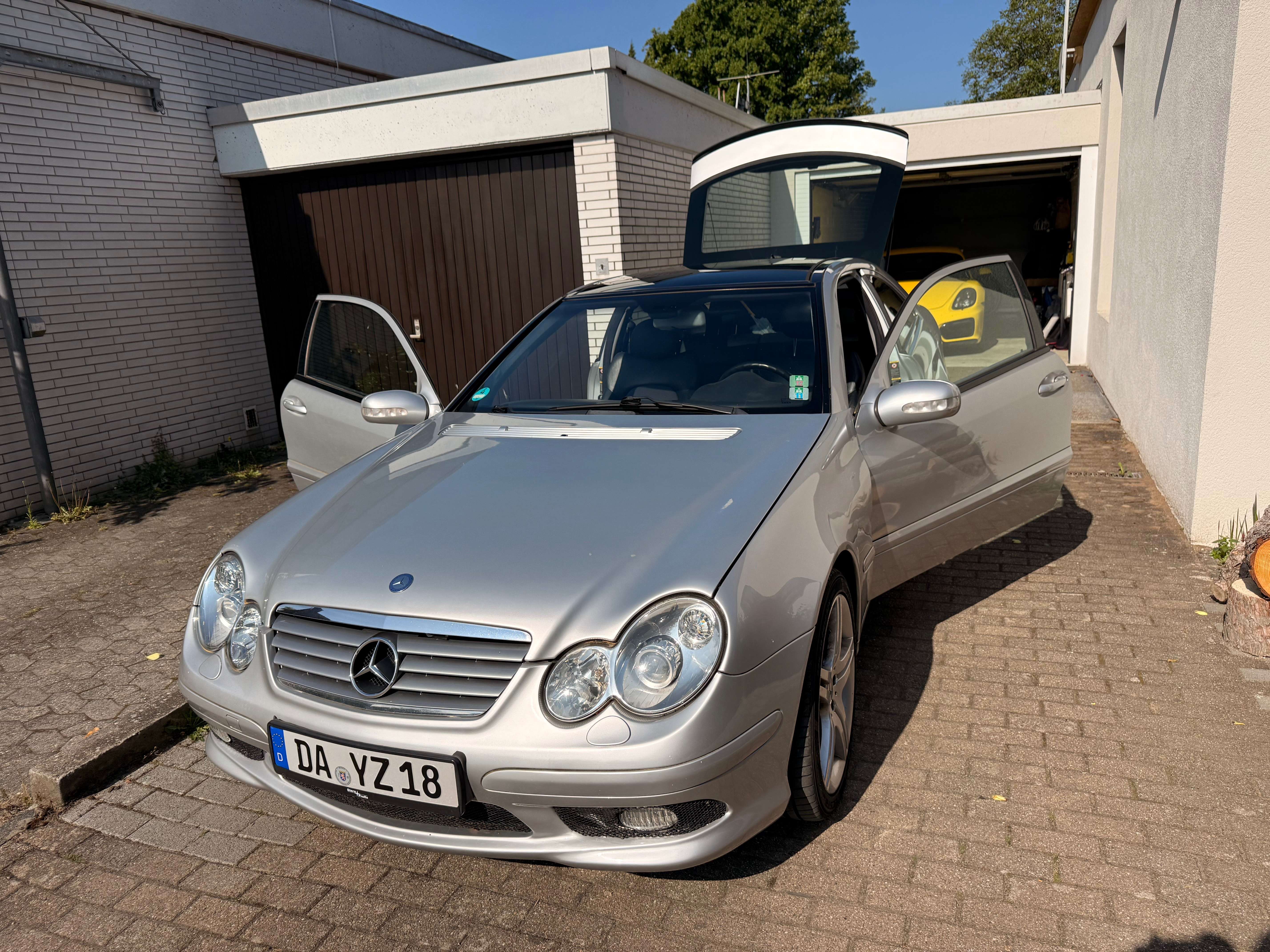Second hand Mercedes Benz C-Class 320