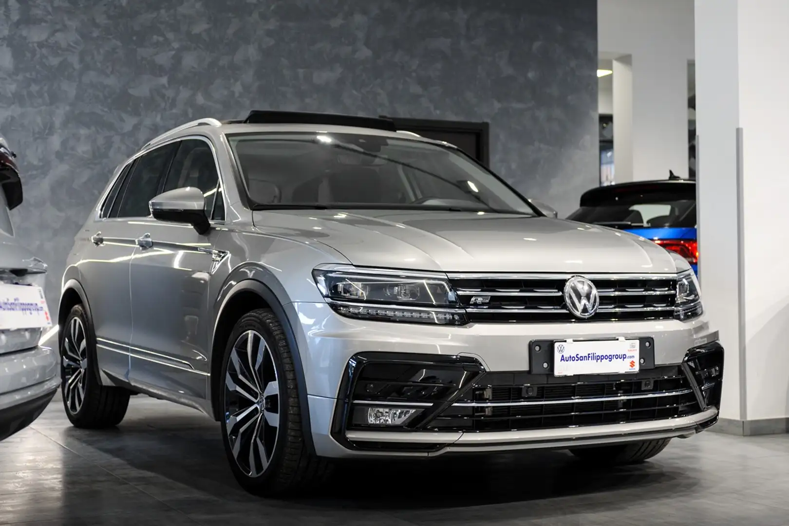 Volkswagen Tiguan Tiguan 2.0 tdi Executive 150cv dsg R-LINE+TETTO Grigio - 2