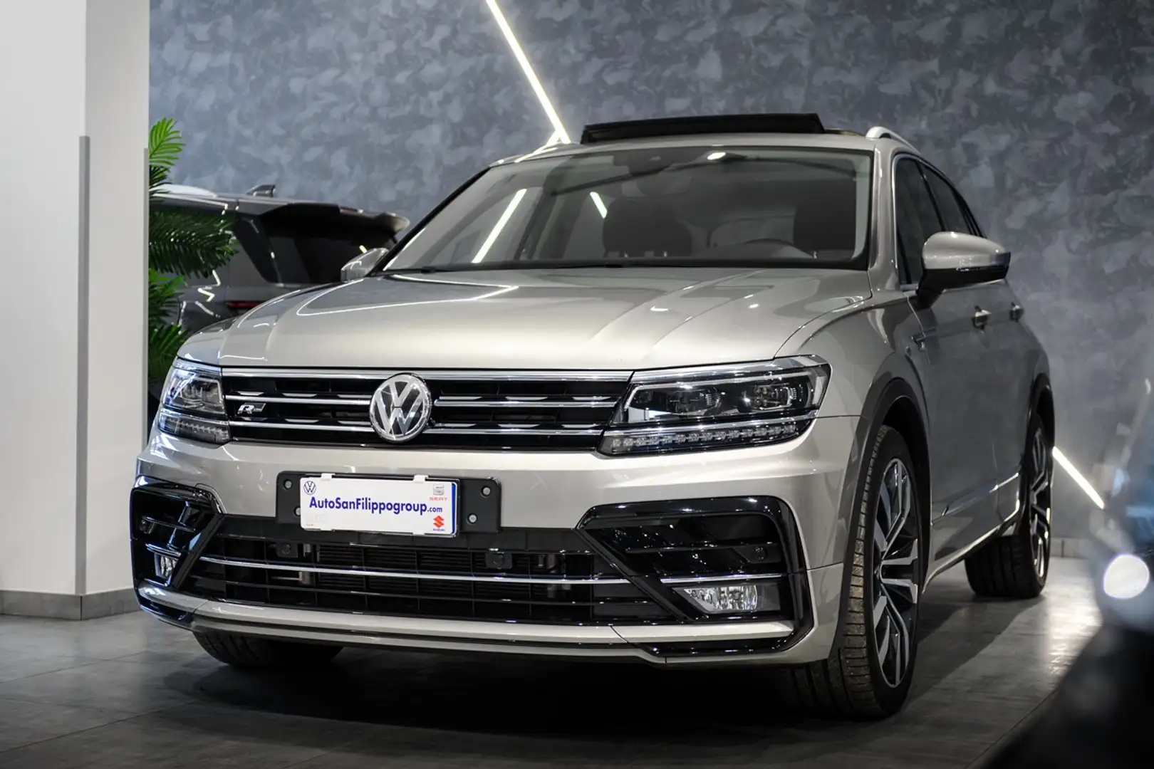 Volkswagen Tiguan Tiguan 2.0 tdi Executive 150cv dsg R-LINE+TETTO Grigio - 1