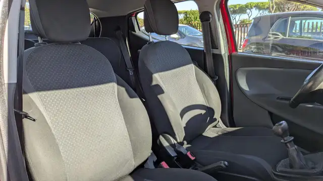 Lancia Ypsilon view 12