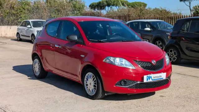 Lancia Ypsilon view 3