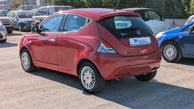 Lancia Ypsilon view 4