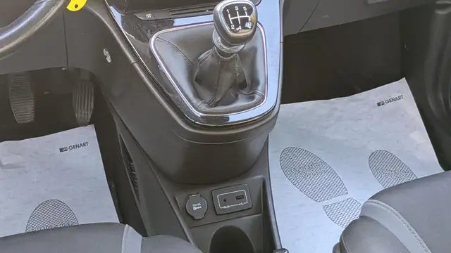 Lancia Ypsilon view 10